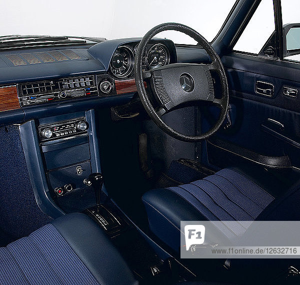1975 Mercedes Benz 280CE. Künstler: Unbekannt.