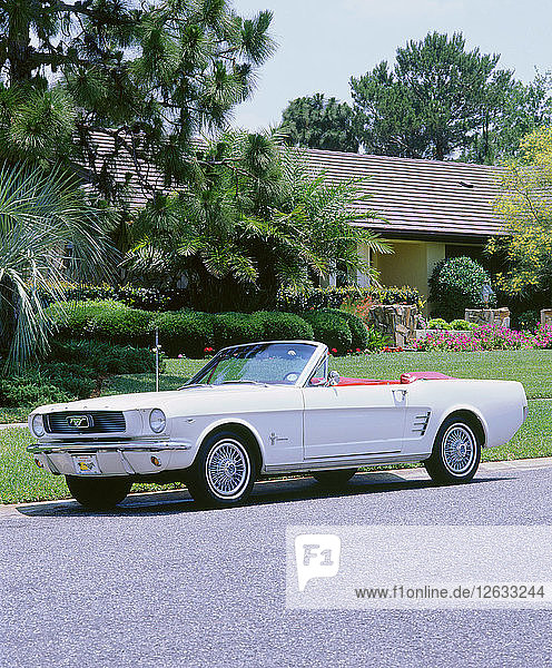 1966 Ford Mustang Cabrio. Künstler: Unbekannt.