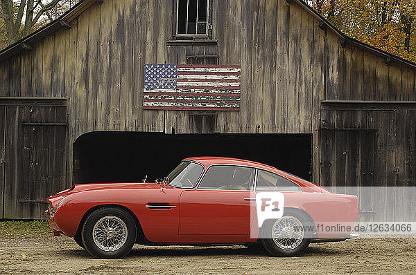 Aston Martin DB4 GT von Touring 1960. Künstler: Simon Clay.