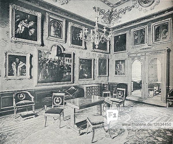 Die Staatsgarderobe auf Schloss Windsor  um 1899  (1901). Künstler: HN King.
