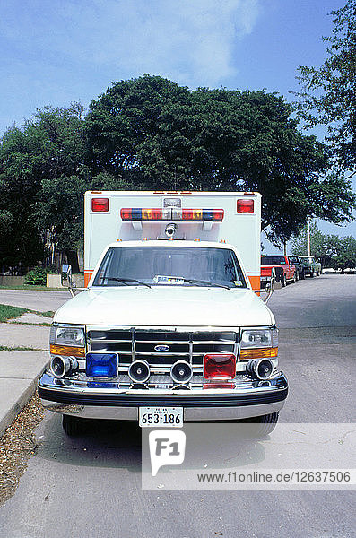 Amerikanischer Ford Krankenwagen  1994. Künstler: Unbekannt.