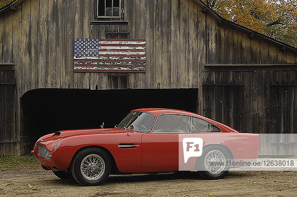 Aston Martin DB4 GT von Touring 1960. Künstler: Simon Clay.