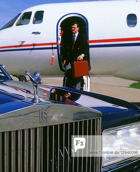 1987 Rolls Royce Silver Spirit mit aussteigendem Jet. Künstler: Unbekannt.