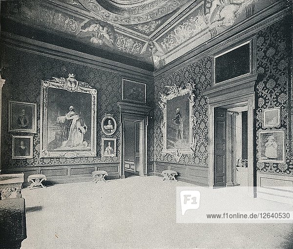 Queen Carolines Zeichensaal im Kensington Palace  um 1899  (1901). Künstler: Eyre & Spottiswoode.