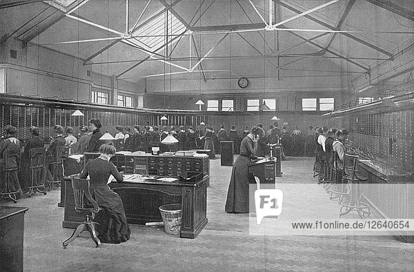 In der zentralen Telefonzentrale des Postamts  City of London  um 1903. Künstler: Unbekannt.