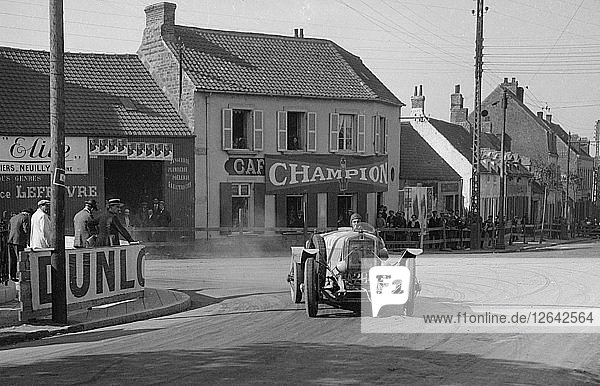 Georges Irat von Ernest Andre bei einem Wettbewerb auf der Boulogne Motor Week  Frankreich  1928. Künstler: Bill Brunell.