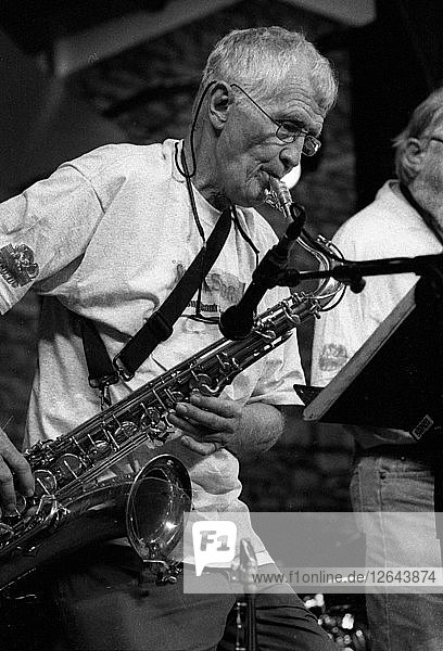 Bill Perkins  Brecon Jazz Festival  Brecon  Powys  Wales  August 2000. Artist: Brian OConnor.