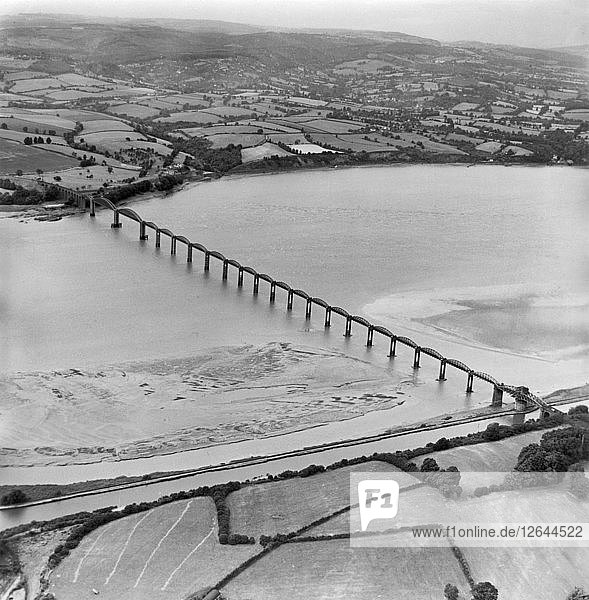 Die Severn-Eisenbahnbrücke  Sharpness  Gloucestershire  von Süden aus gesehen  1951 Künstler: Aerofilms.