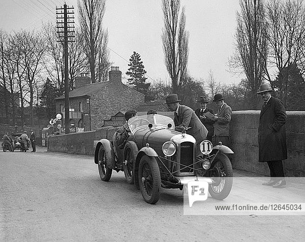 Amilcar Standard Sports bei der Ilkley & District Motor Club Trial  Thirsk  Yorkshire  1930er Jahre. Künstler: Bill Brunell.