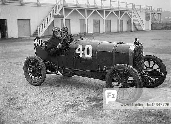 BS Marshall in seinem Aston Martin beim JCC 200-Meilen-Rennen  Brooklands  Surrey  1921. Künstler: Bill Brunell.