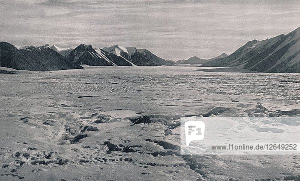 Ein vollständig mit Eis gefülltes Gletschertal  um 1911  (1913). Künstler: Frank Debenham.