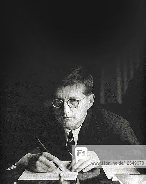 Porträt des Komponisten Dmitri Schostakowitsch (1906-1975).