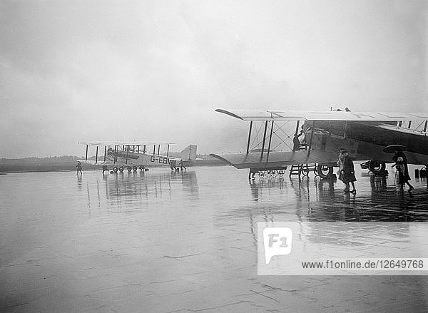 Handley Page W10  Croydon Aerodrome  25. April 1931. Künstler: Bill Brunell.