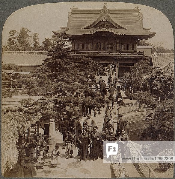 Haupttor des Shinto-Tempels  Kameido  Tokio  Japan  1904. Künstler: Unbekannt.
