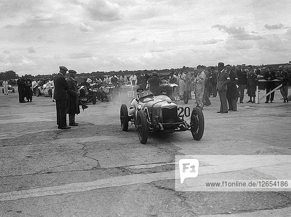 Riley 9 Brooklands beim LCC-Staffel-GP  Brooklands  25. Juli 1931. Künstler: Bill Brunell.