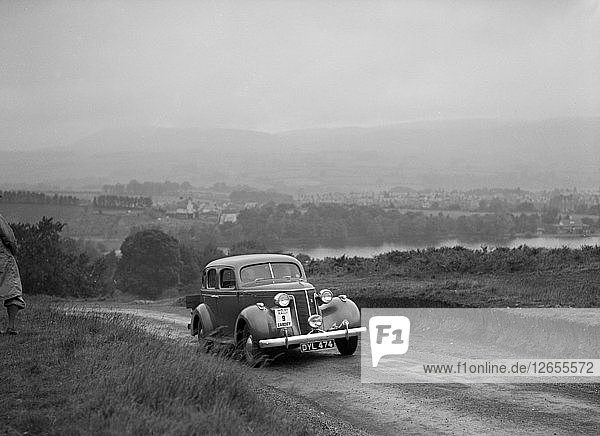 Ford V8-Limousine  die an der South Wales Auto Club Welsh Rallye teilnimmt  1937 Künstler: Bill Brunell.