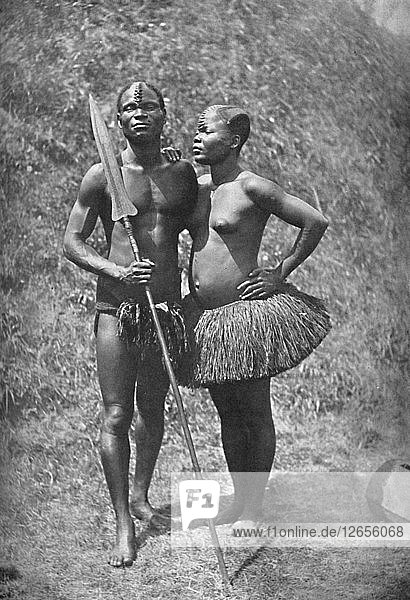 Ein Mulolo-Krieger (Kongo) und seine Frau aus den zentralen Kongoregionen  1902. Künstler: Unbekannt.
