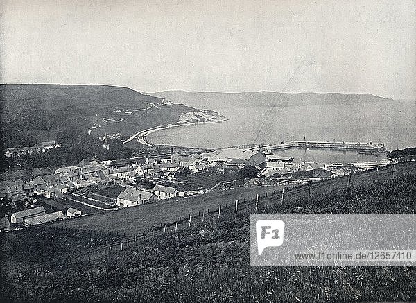 Glenarm - Die Stadt und der Hafen  1895. Künstler: Unbekannt.