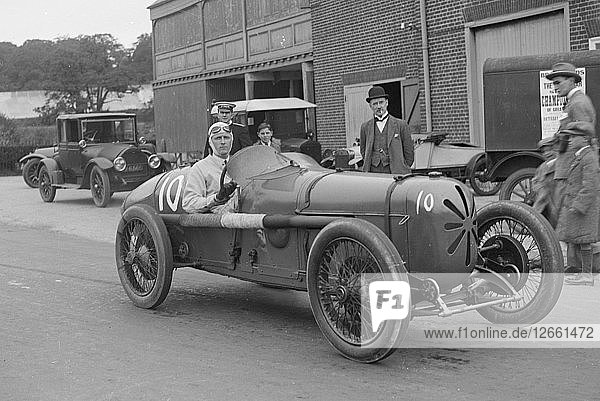 Henry Segrave in seinem Sunbeam 2 Liter GP in Brooklands  Surrey  1922. Künstler: Bill Brunell.