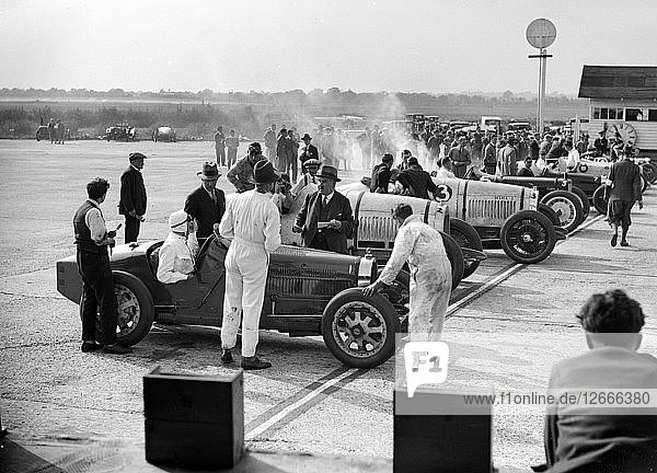 Cars on the start line  Surbiton Motor Club race meeting  Brooklands  Surrey  1928. Artist: Bill Brunell.