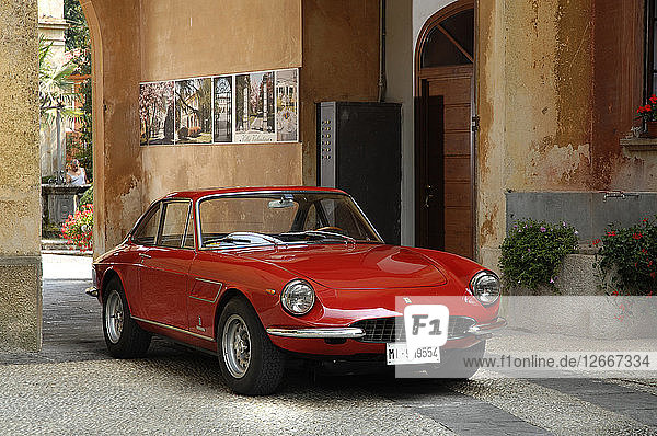 1968 Ferrari 330 GTC Coupe Künstler: Unbekannt.