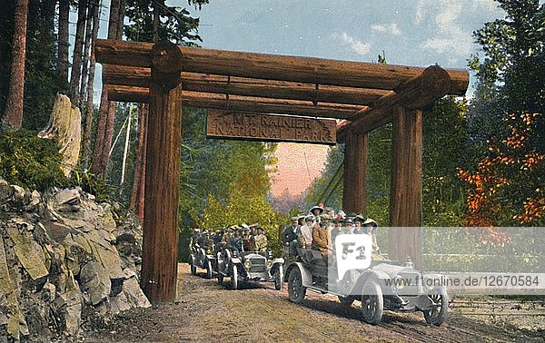 Eingang zum Mount Rainier National Park  um 1916. Künstler: Asahel Curtis.