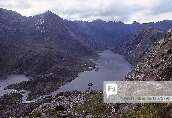 Loch Corvisk und Cuillin-Kamm von Sgurr na Stri  Isle of Skye  Schottland  20. Jahrhundert. Künstler: CM Dixon.
