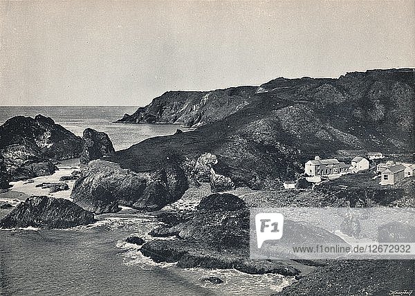 Kynance Cove - Die Bucht und das Dorf  1895. Künstler: Unbekannt.