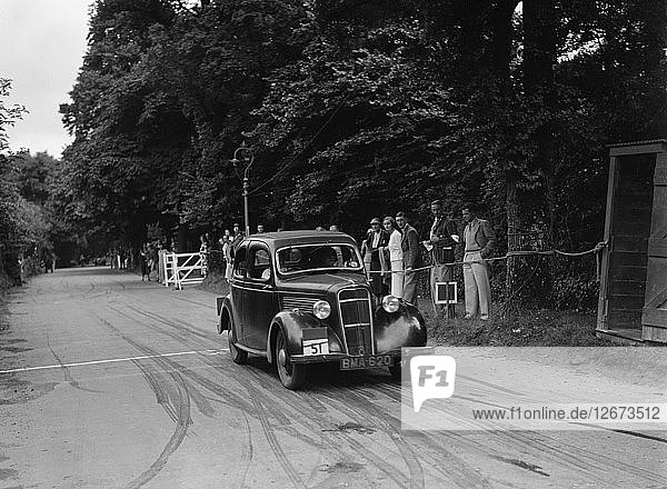 Ford 10 von AF Eadon  Gewinner eines Silberpreises bei der MCC Torquay Rallye  Juli 1937. Künstler: Bill Brunell.