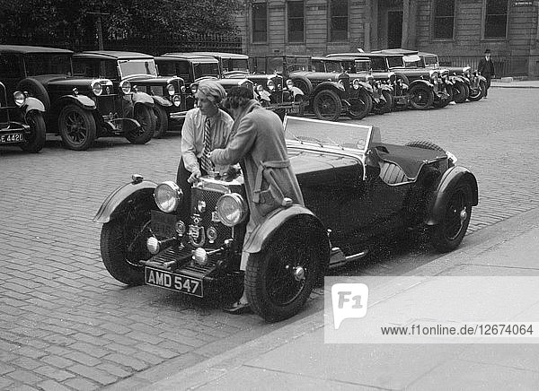 Aston Martin von Kitty Brunell bei der RSAC Scottish Rally  1933. Künstler: Bill Brunell.
