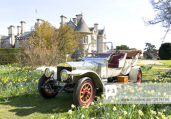 1909 Rolls Royce vor dem Palace House  Beaulieu Künstler: Unbekannt.