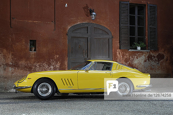 1966 Ferrari 275 GTB4 Künstler: Unbekannt.