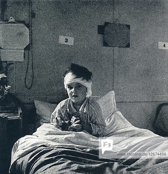 Ein kleines Kind  das leicht seinen Atem schöpft und sein Leben in jedem Glied spürt  was sollte es wissen Künstler: Cecil Beaton.