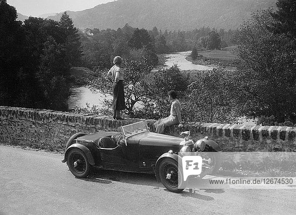 Aston Martin von Kitty Brunell bei der RSAC Scottish Rally  1933. Künstler: Bill Brunell.