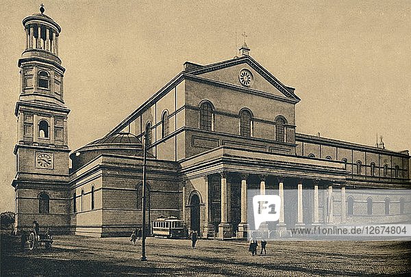 Roma - Seitenportikus und Glockenturm der Basilika St. Paul vor den Mauern  1910. Künstler: Unbekannt.