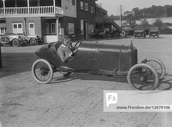 Andre Lombard in seinem Salmson beim JCC 200-Meilen-Rennen  Brooklands  Surrey  1921. Künstler: Bill Brunell.
