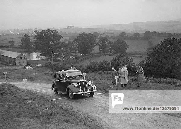 Standard-12-Limousine von Miss I Webber  die an der South Wales Auto Club Welsh Rallye teilnimmt  1937 Künstler: Bill Brunell.