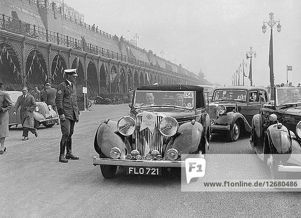 Jaguar SS von TH Bridgewater bei der RAC Rallye  Brighton  Sussex  1939. Künstler: Bill Brunell.