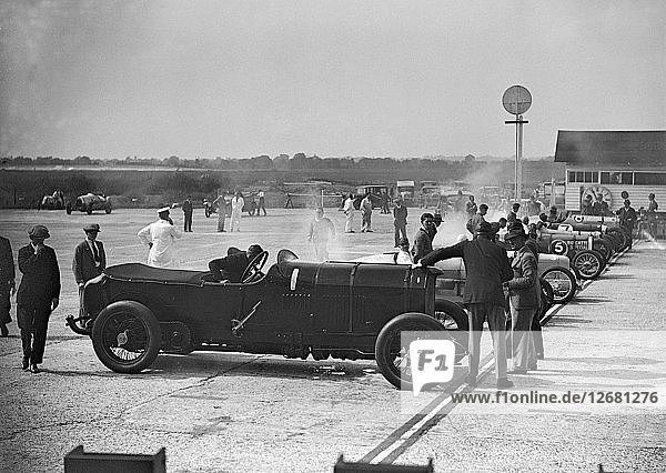 21.5 litre Benz of GK Clowes at a Surbiton Motor Club race meeting  Brooklands  Surrey  1928. Artist: Bill Brunell.