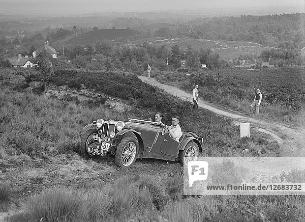 1936 MG PB von R Green bei der Teilnahme am NWLMC Lawrence Cup Trial  1937. Künstler: Bill Brunell.
