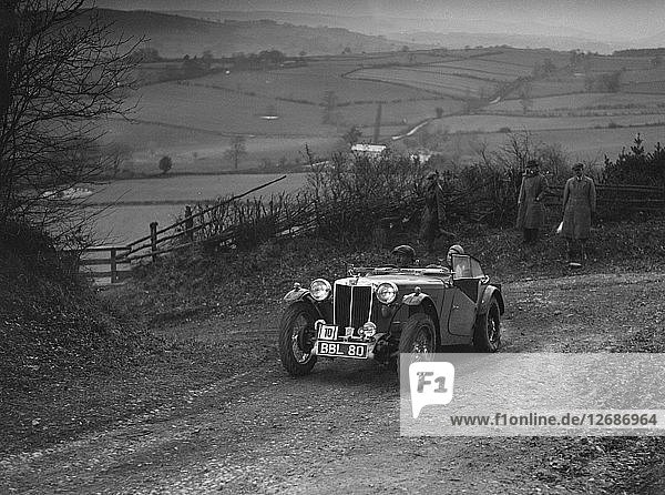 MG TA von JES Jones vom Cream Cracker Team bei der MG Car Club Midland Centre Trial  1938. Künstler: Bill Brunell.