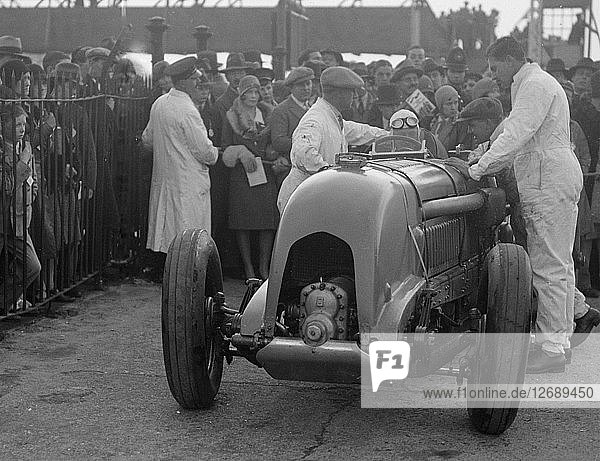 Bentley single-seater of Tim Birkin  winner of a race at a BARC meeting  Brooklands  1930. Artist: Bill Brunell.