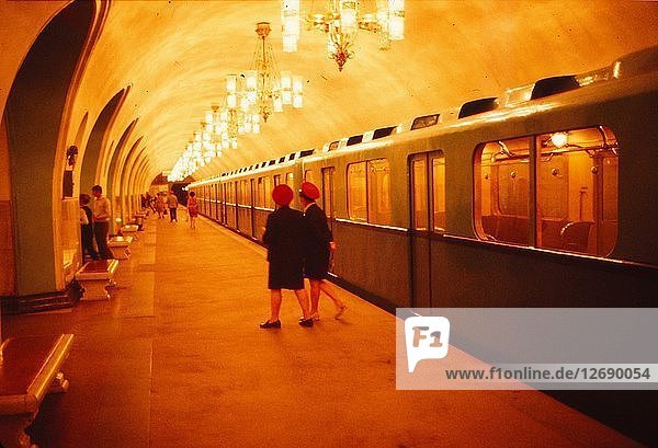 Moskau  Untergrund  ca. 1970er Jahre. Künstler: CM Dixon.