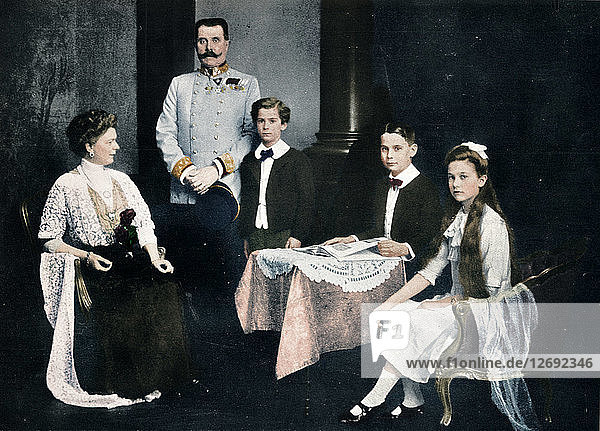 Ermordeter Erzherzog Franz Ferdinand mit seiner Frau und seinen Kindern  um 1910. Künstler: Unbekannt.