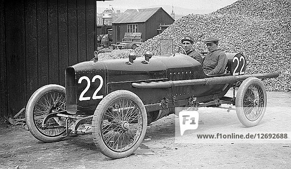 J Higginsons 3308 ccm Vauxhall beim RAC Isle of Man TT-Rennen  10. Juni 1914. Künstler: Bill Brunell.