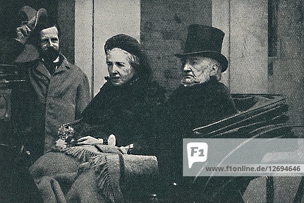 Mr. und Mrs. Gladstone bei der Fahrt durch Glasgow anlässlich der Parlamentswahlen von 1892  1900. Künstler: Unbekannt.