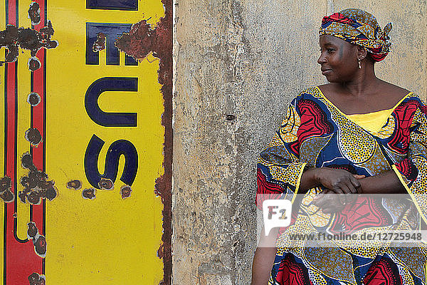 Togolesische Frau im Gewand. Lome. Togo.