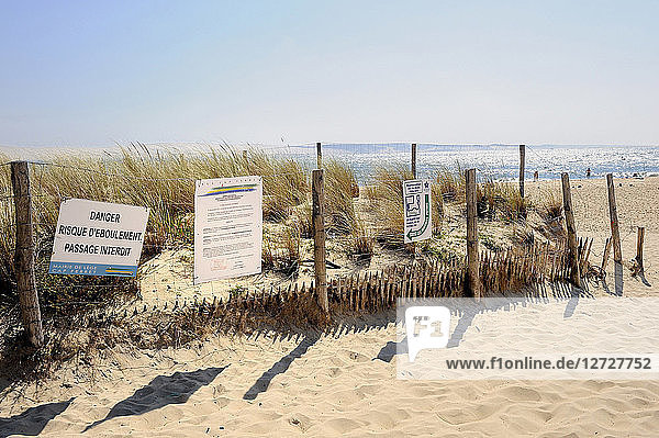 Frankreich  Südwestfrankreich  Bucht von Arcachon  Schutzmaßnahmen gegen die Dünenerosion