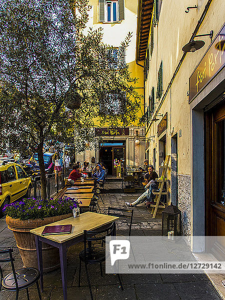 Italien  Toskana  Florenz  Cafe-Terrasse Via del Monte alle Croci