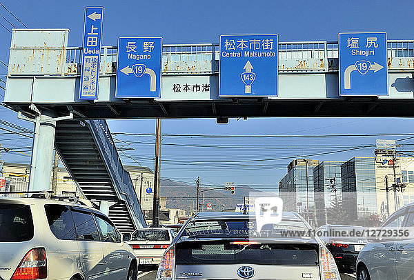 Japan  Matsumoto  Autobahnbeschilderung